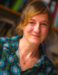 Im Papierschiff durch die Nacht